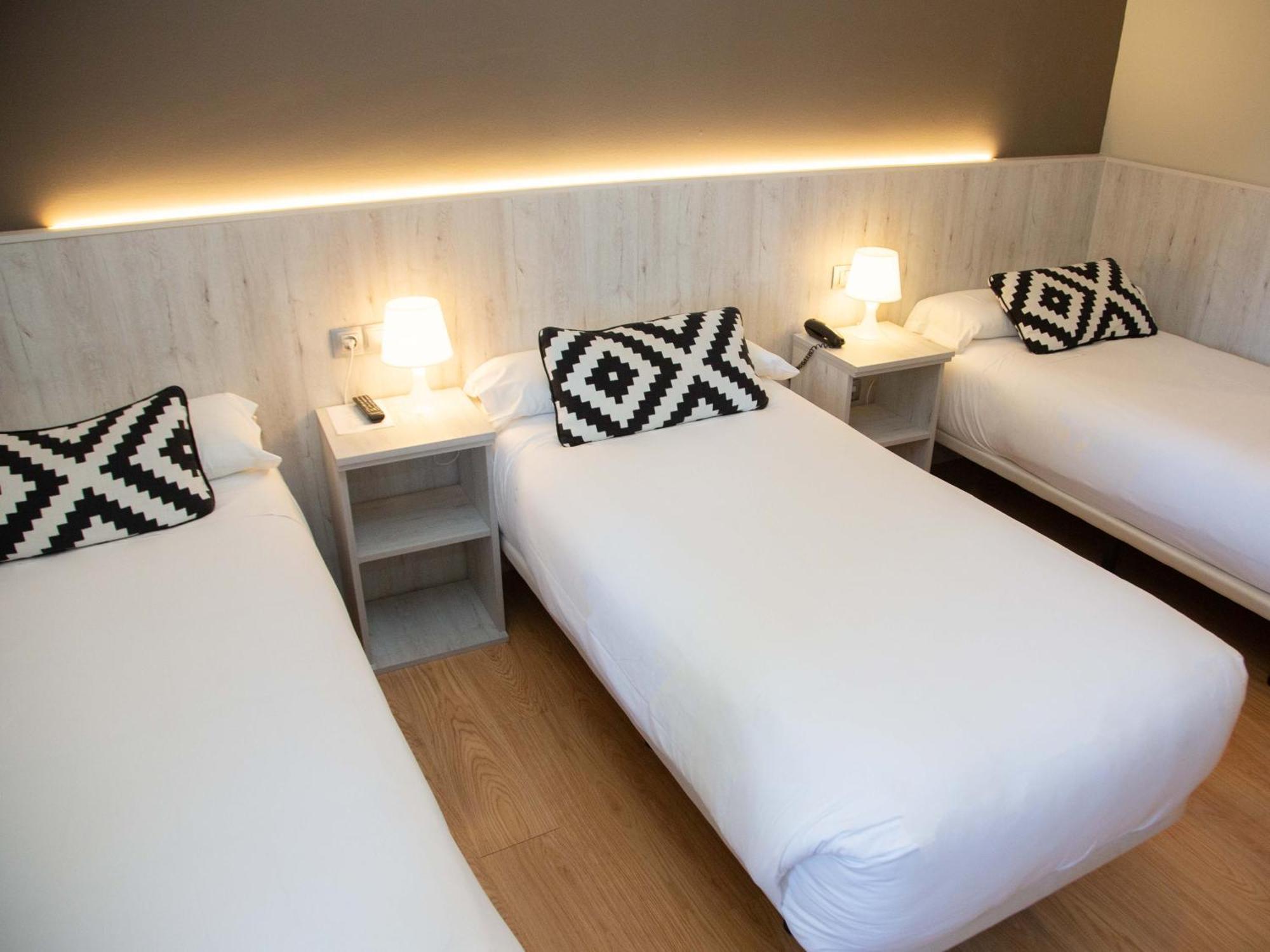 Hotel Restaurante Cadosa โซรีอา ภายนอก รูปภาพ