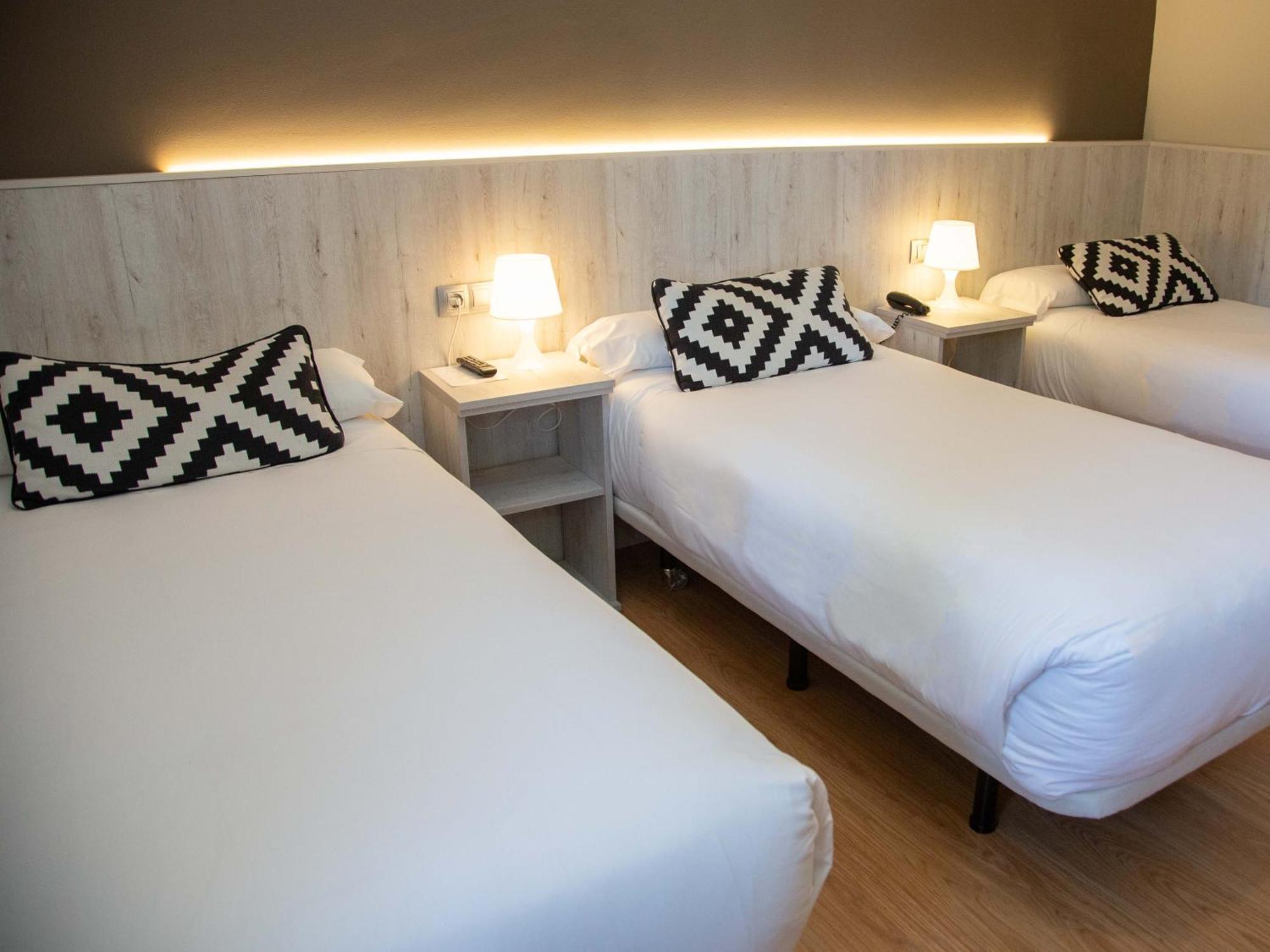 Hotel Restaurante Cadosa โซรีอา ภายนอก รูปภาพ