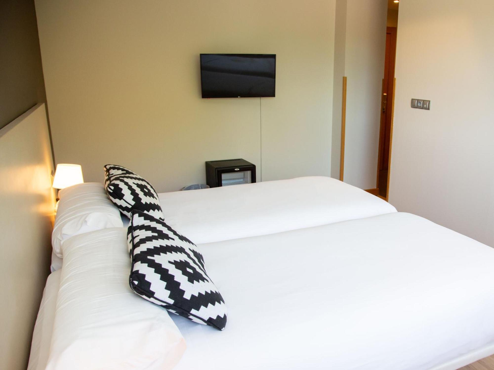 Hotel Restaurante Cadosa โซรีอา ภายนอก รูปภาพ