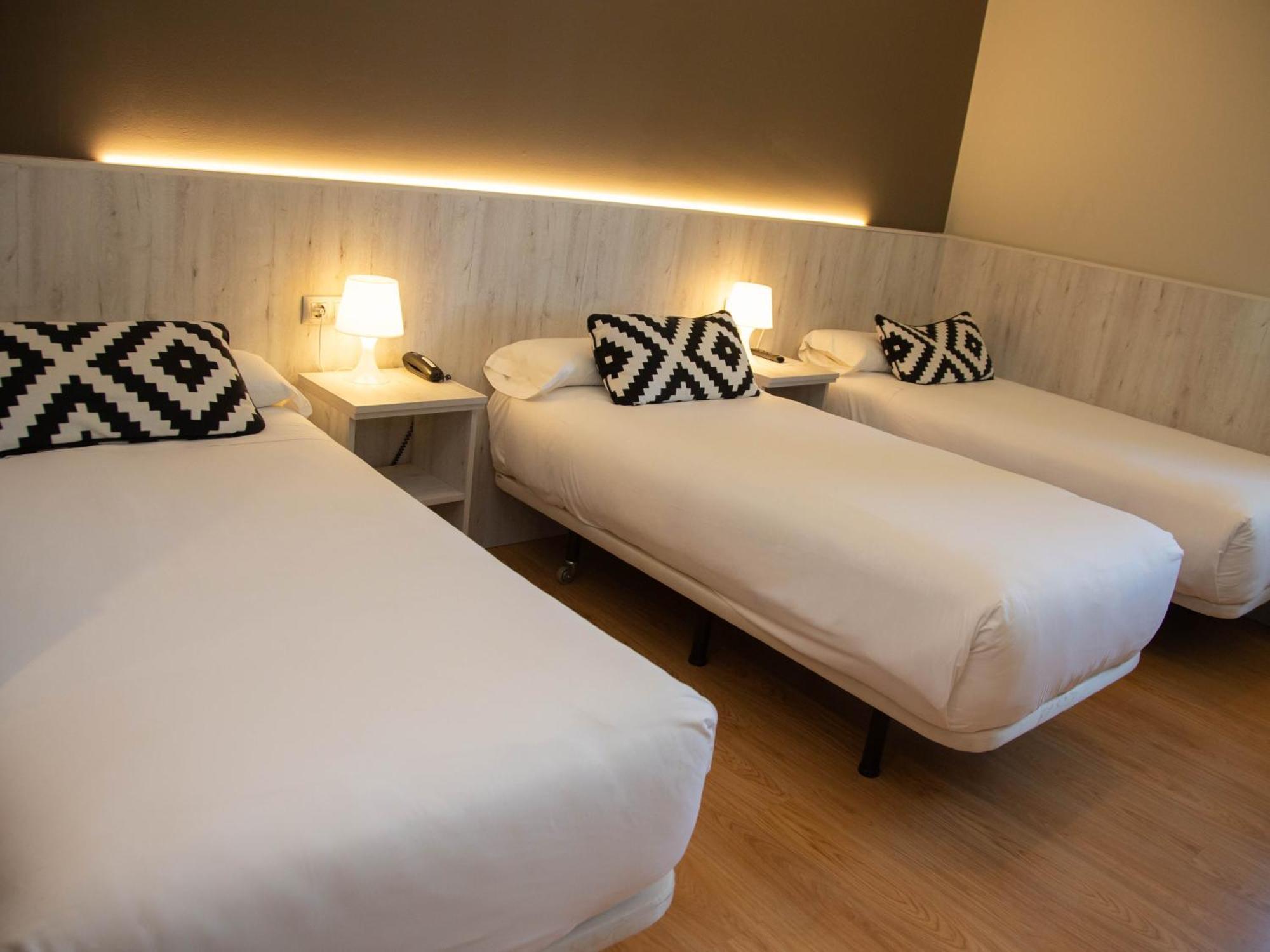 Hotel Restaurante Cadosa โซรีอา ภายนอก รูปภาพ