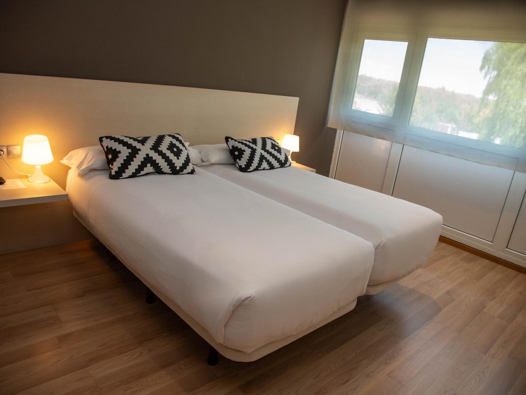 Hotel Restaurante Cadosa โซรีอา ภายนอก รูปภาพ
