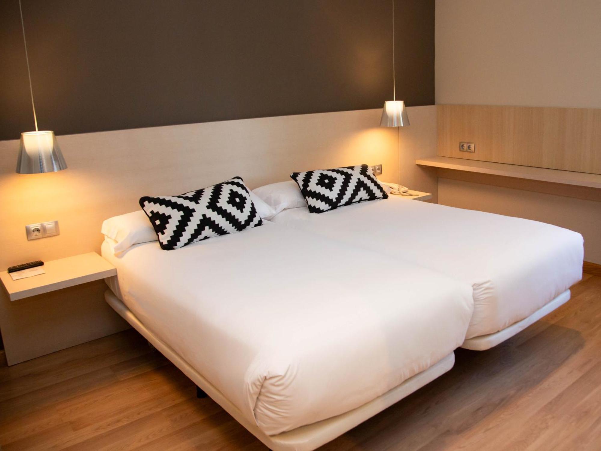 Hotel Restaurante Cadosa โซรีอา ภายนอก รูปภาพ