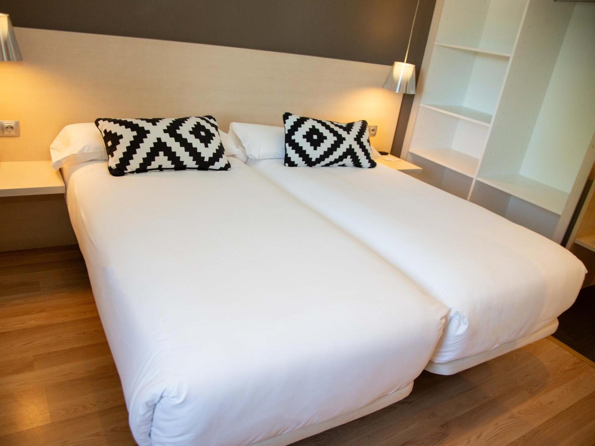 Hotel Restaurante Cadosa โซรีอา ภายนอก รูปภาพ
