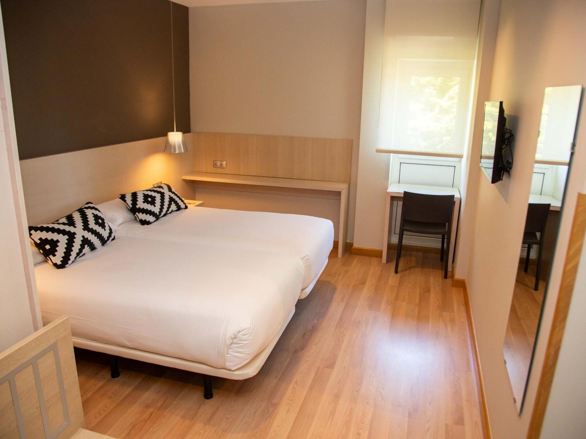 Hotel Restaurante Cadosa โซรีอา ภายนอก รูปภาพ
