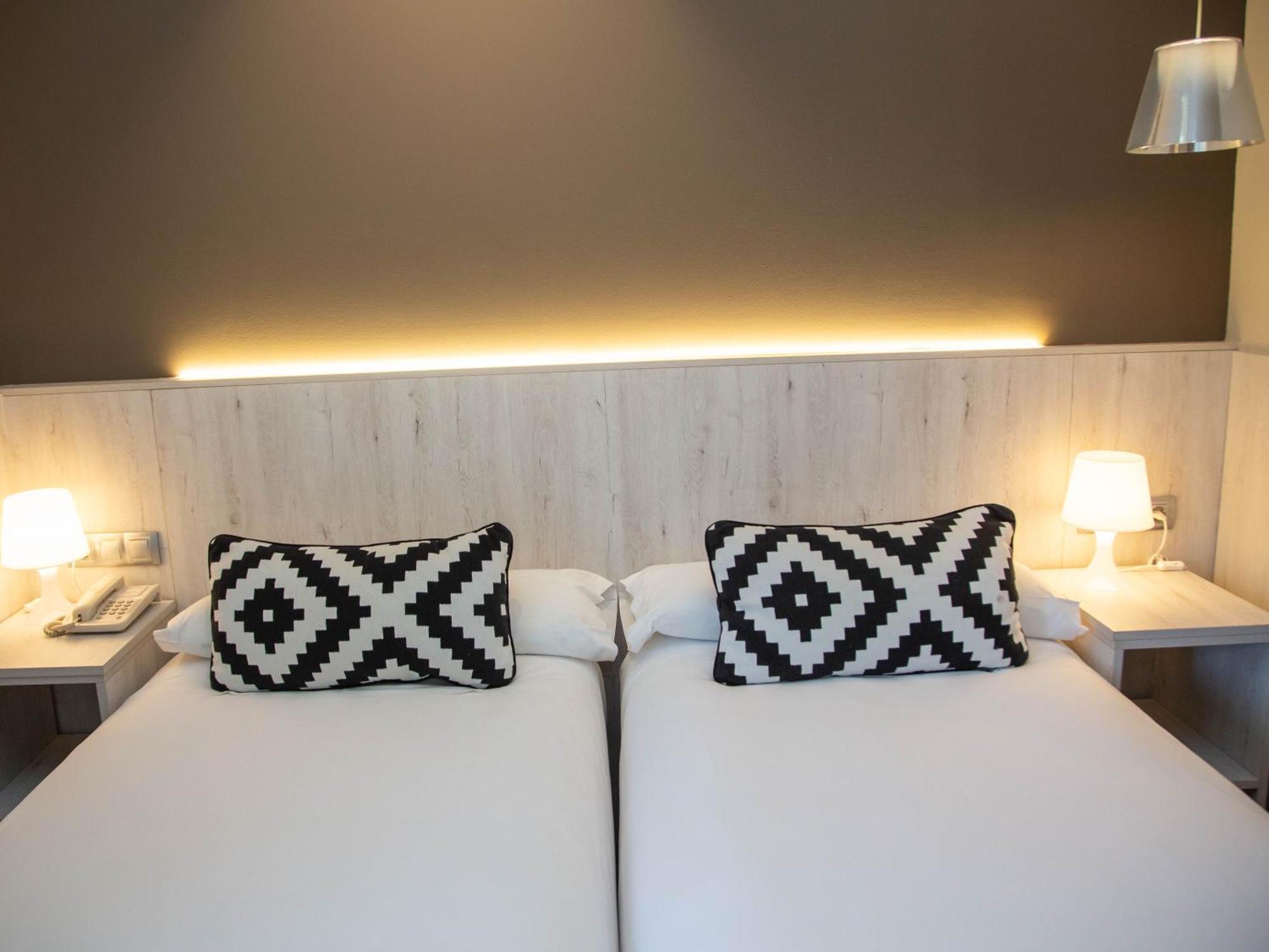 Hotel Restaurante Cadosa โซรีอา ภายนอก รูปภาพ