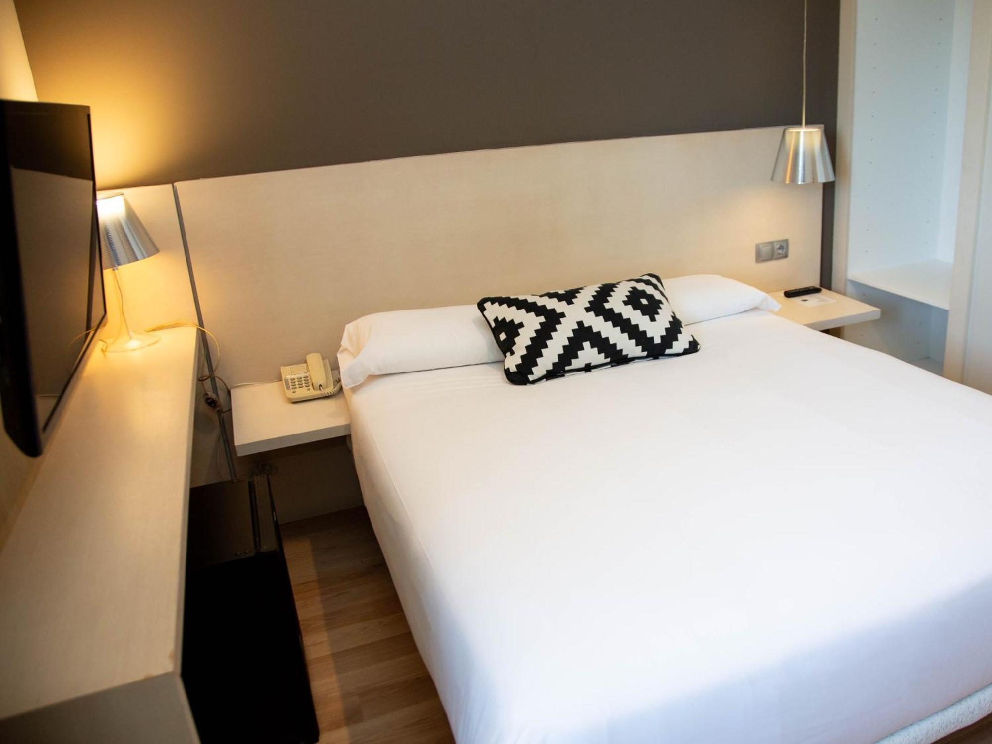 Hotel Restaurante Cadosa โซรีอา ภายนอก รูปภาพ