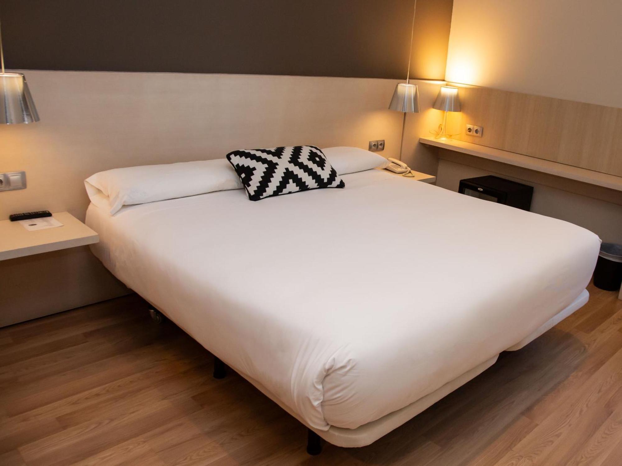 Hotel Restaurante Cadosa โซรีอา ภายนอก รูปภาพ