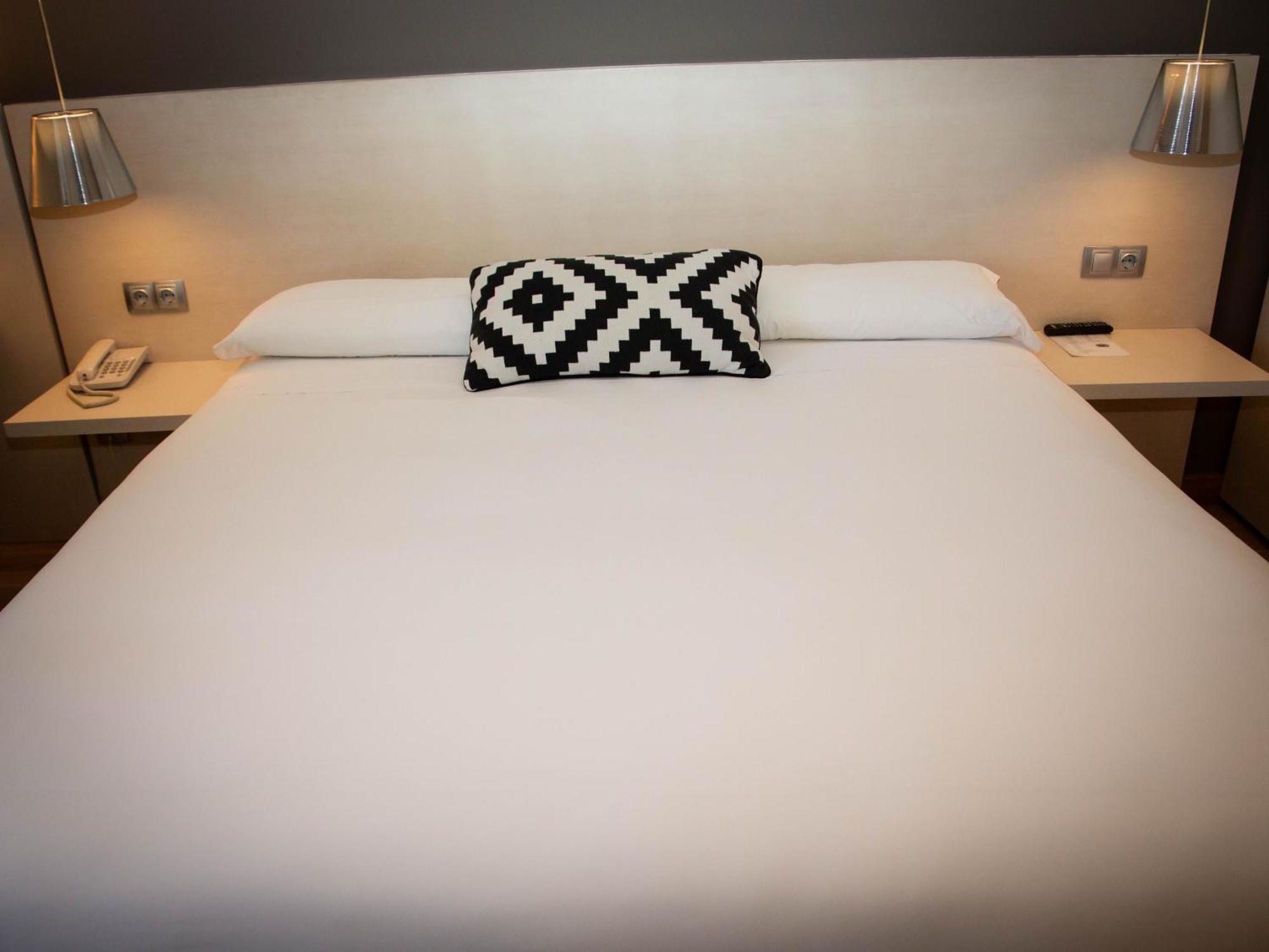 Hotel Restaurante Cadosa โซรีอา ภายนอก รูปภาพ