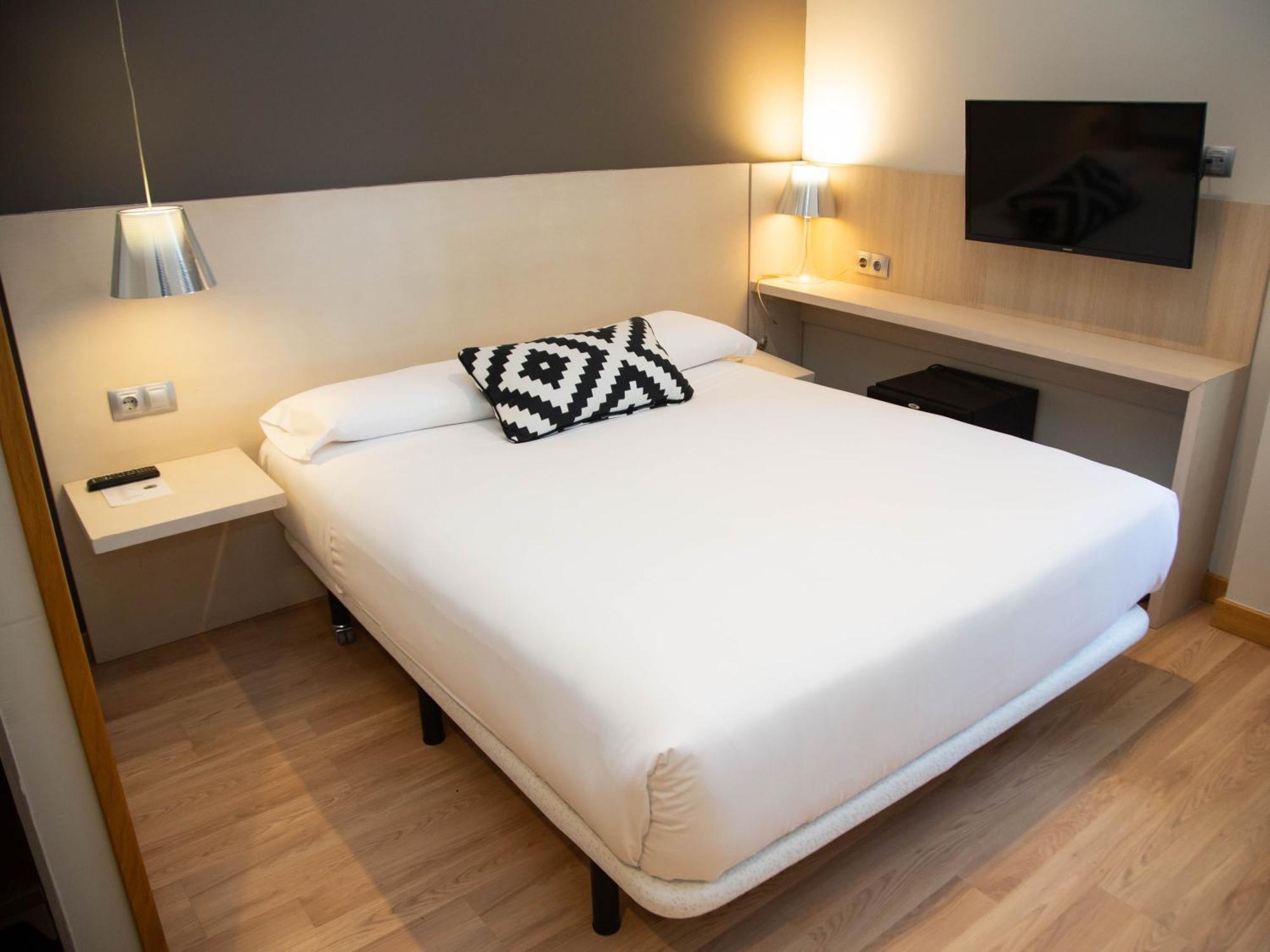 Hotel Restaurante Cadosa โซรีอา ภายนอก รูปภาพ