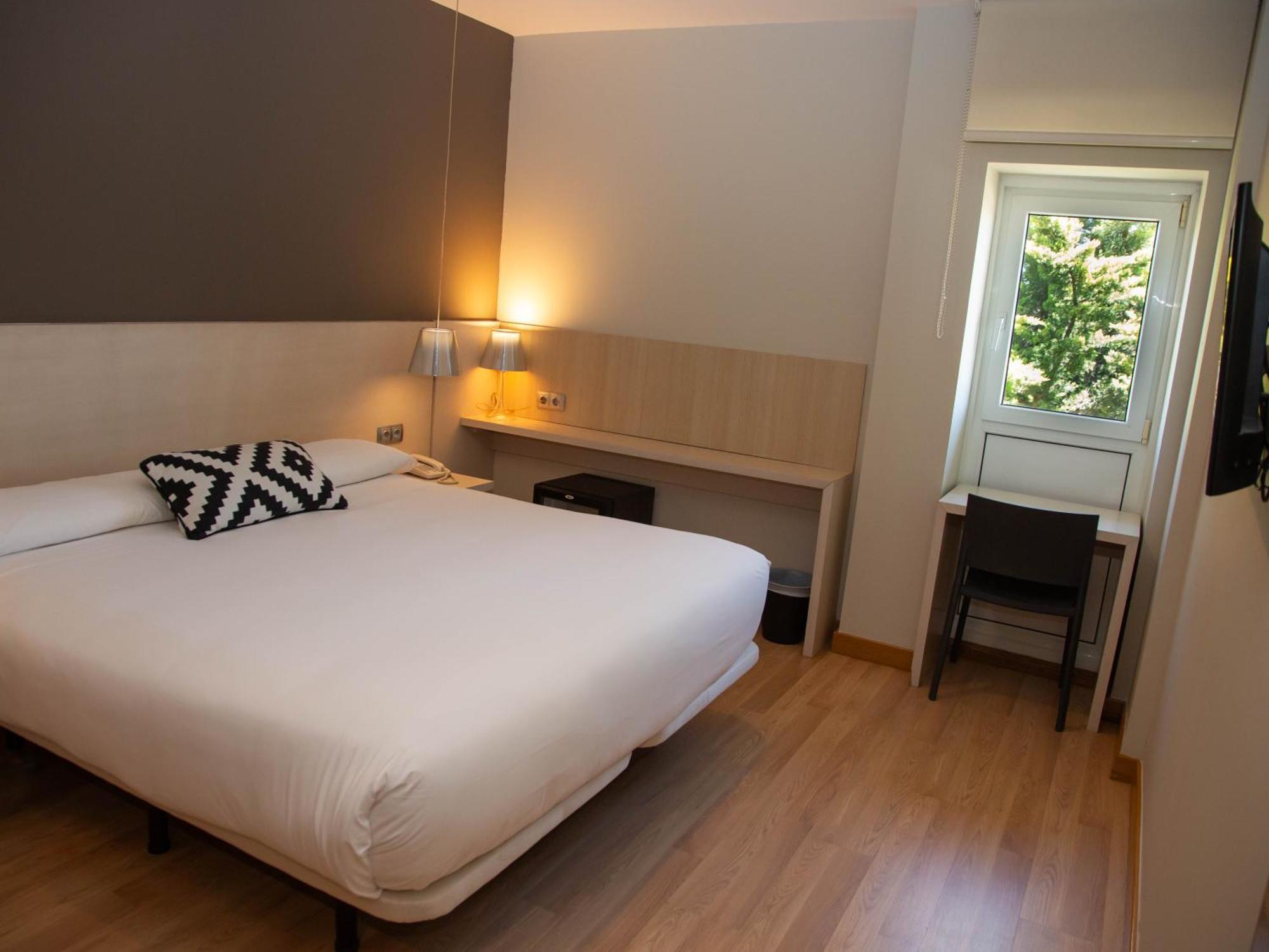 Hotel Restaurante Cadosa โซรีอา ภายนอก รูปภาพ
