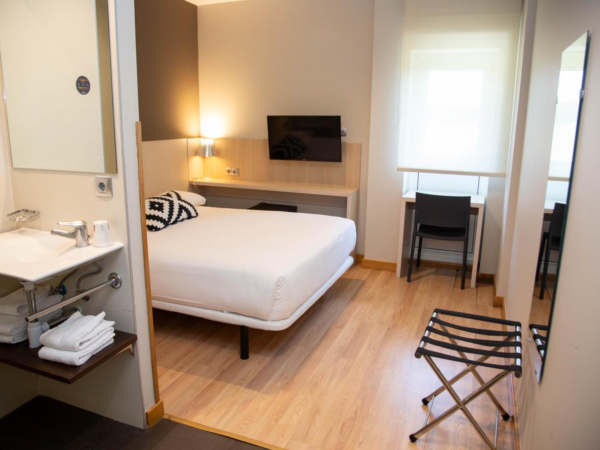 Hotel Restaurante Cadosa โซรีอา ภายนอก รูปภาพ
